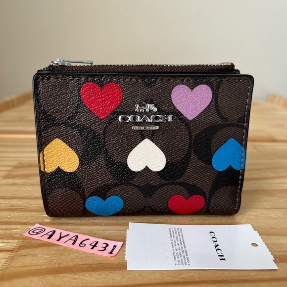 Coach Wallet🎈🎈 - Picture 1 of 9